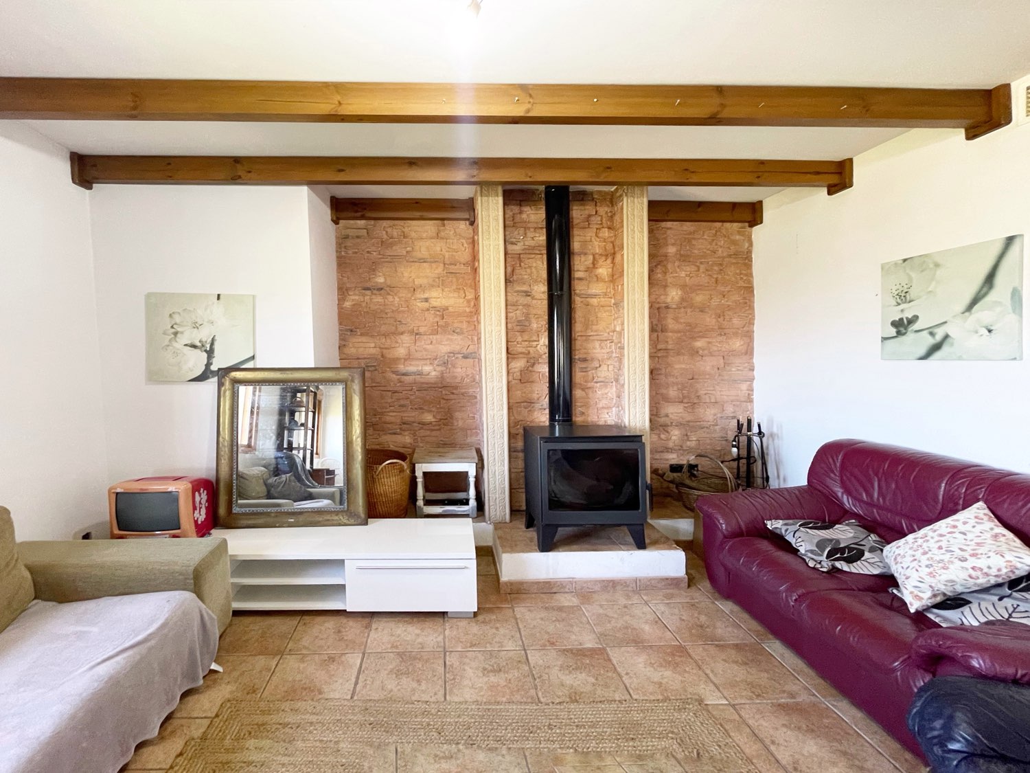 Parcela rústica de olivos 13.200m2 y casa registrada y piscina