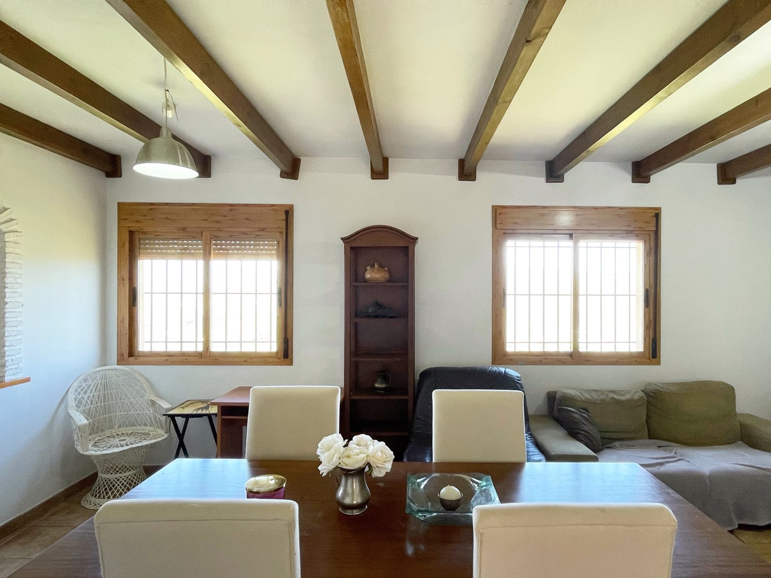 Parcela rústica de olivos 13.200m2 y casa registrada y piscina