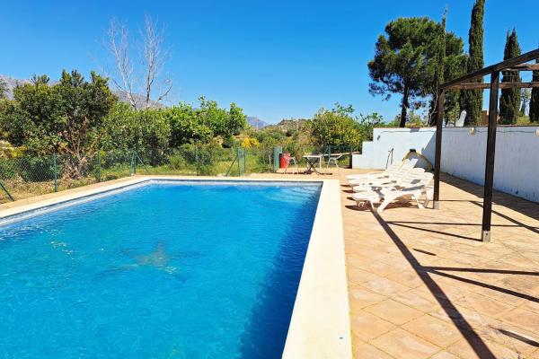 Villa con Piscina en Finca Rústica