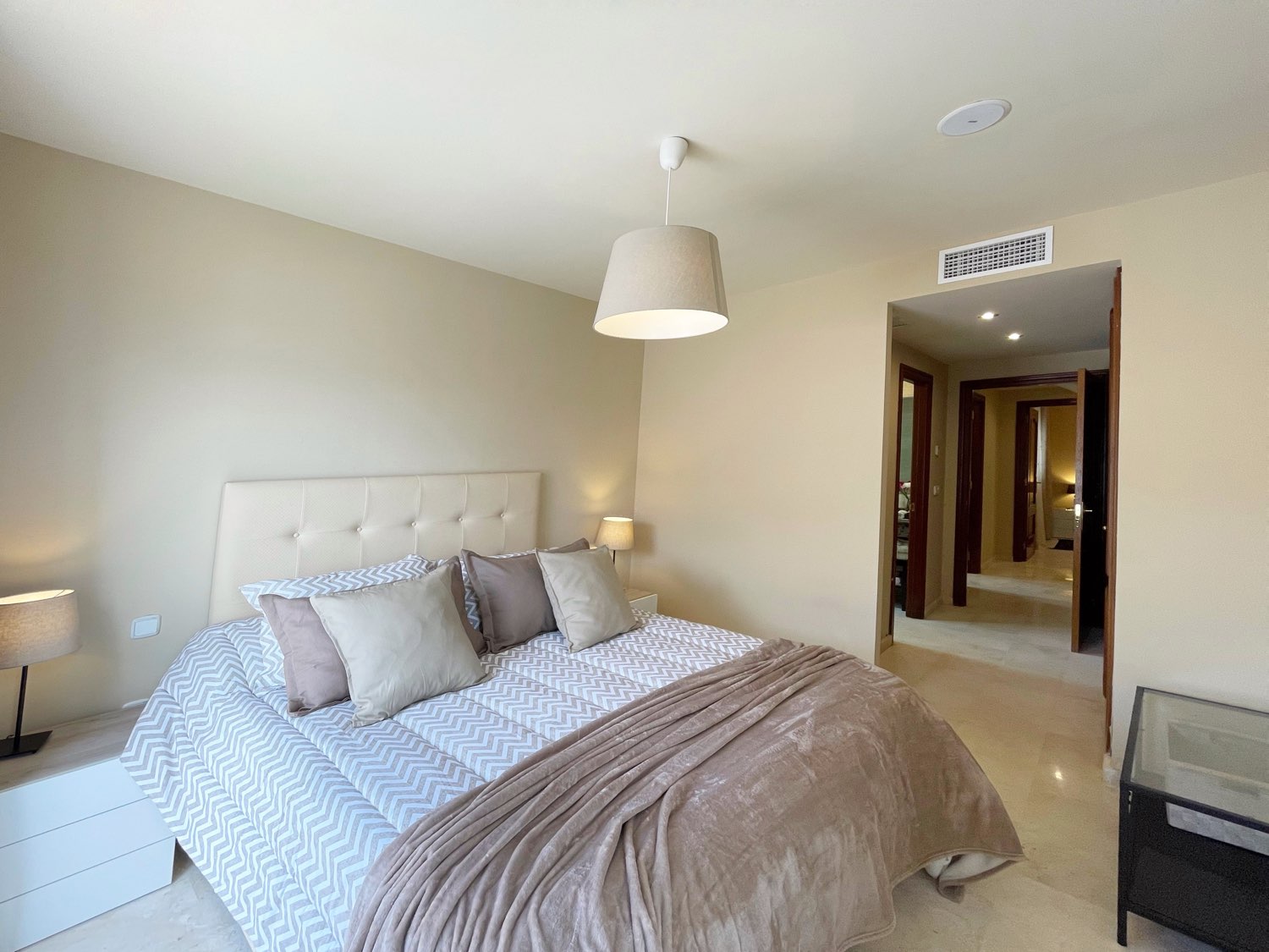 Casares: Dúplex con solárium, cerca de golf y urbanización con 3 piscinas