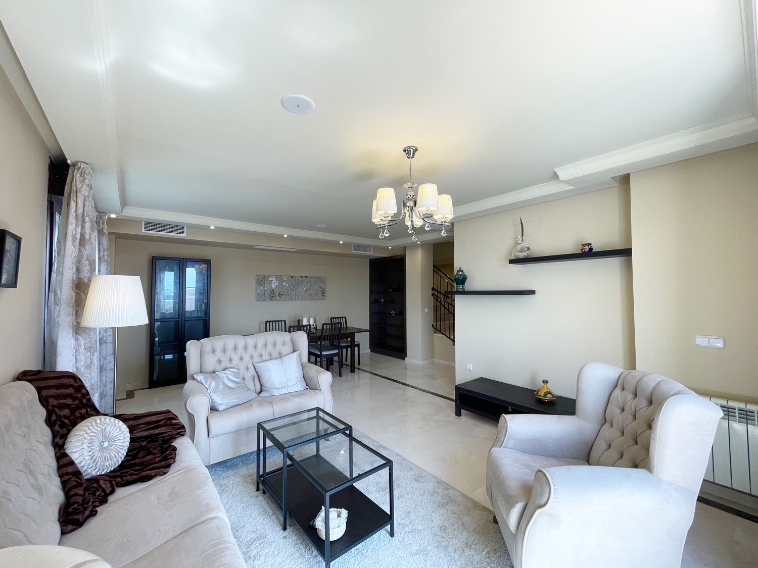 Casares: Dúplex con solárium, cerca de golf y urbanización con 3 piscinas