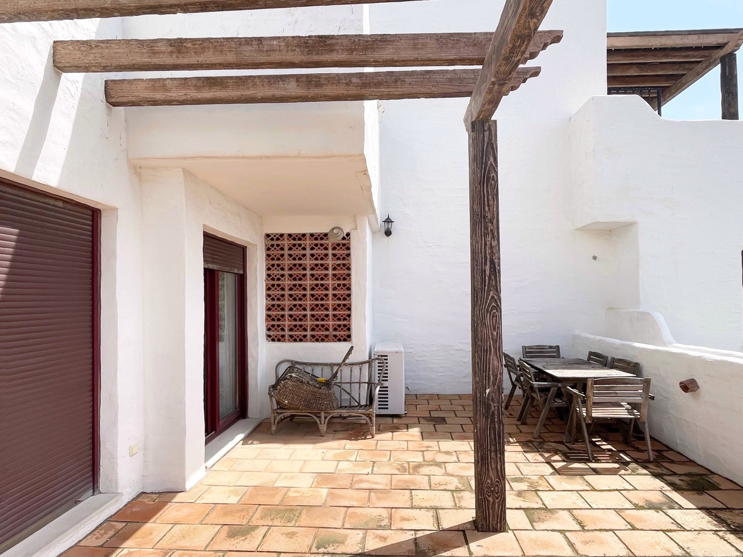Casares: Dúplex con solárium, cerca de golf y urbanización con 3 piscinas