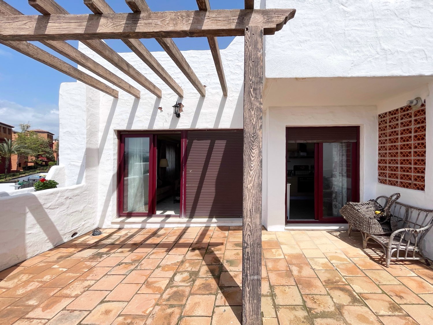 Casares: Dúplex con solárium, cerca de golf y urbanización con 3 piscinas