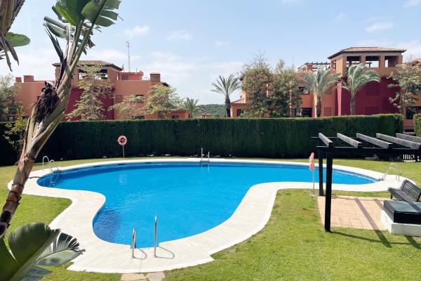 Casares: Dúplex con solárium, cerca de golf y urbanizaci...
