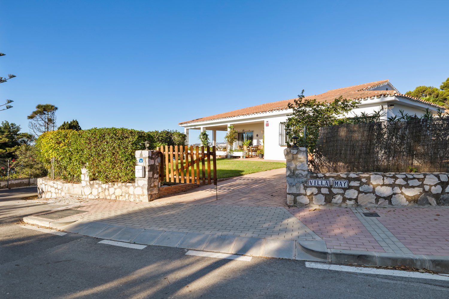 Villa independiente, piscina y jardín, 3 minutos de la playa, orientación oeste, terraza 58m2