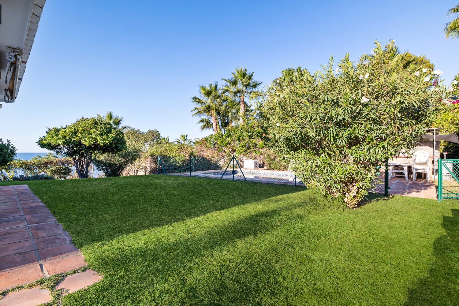 Villa independiente, piscina y jardín, 3 minutos de la playa, orientación oeste, terraza 58m2