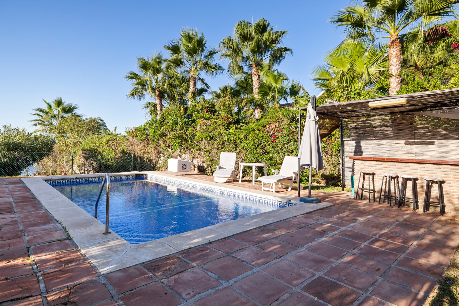 Villa independiente, piscina y jardín, 3 minutos de la playa, orientación oeste, terraza 58m2