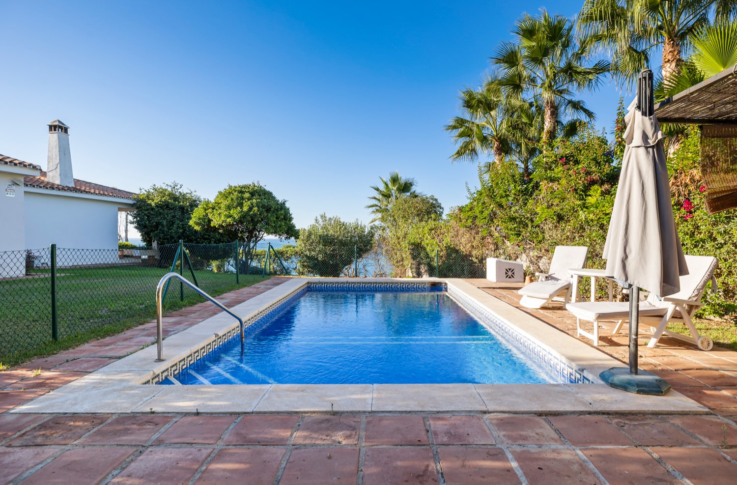 Villa independiente, piscina y jardín, 3 minutos de la playa, orientación oeste, terraza 58m2