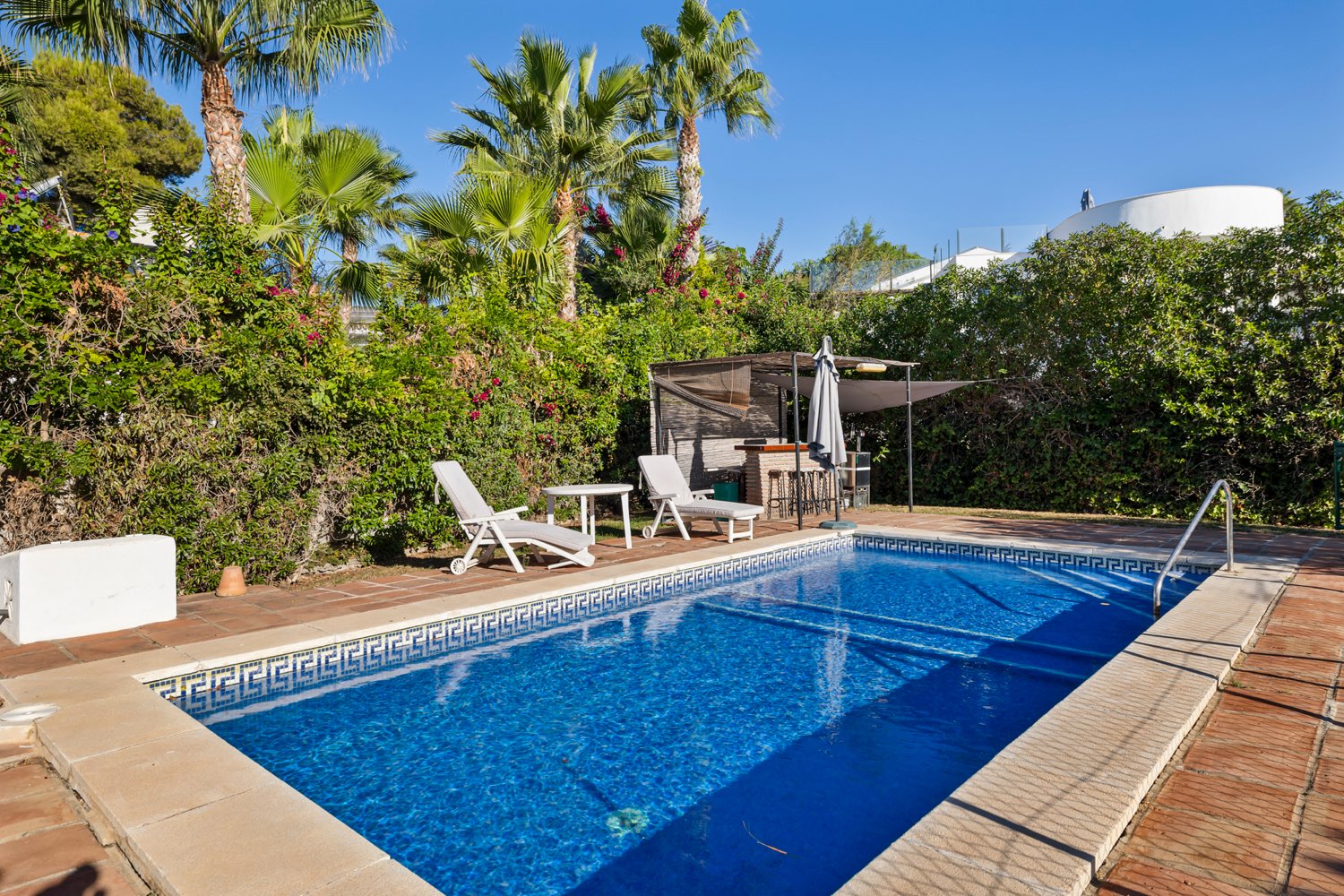 Villa independiente, piscina y jardín, 3 minutos de la playa, orientación oeste, terraza 58m2