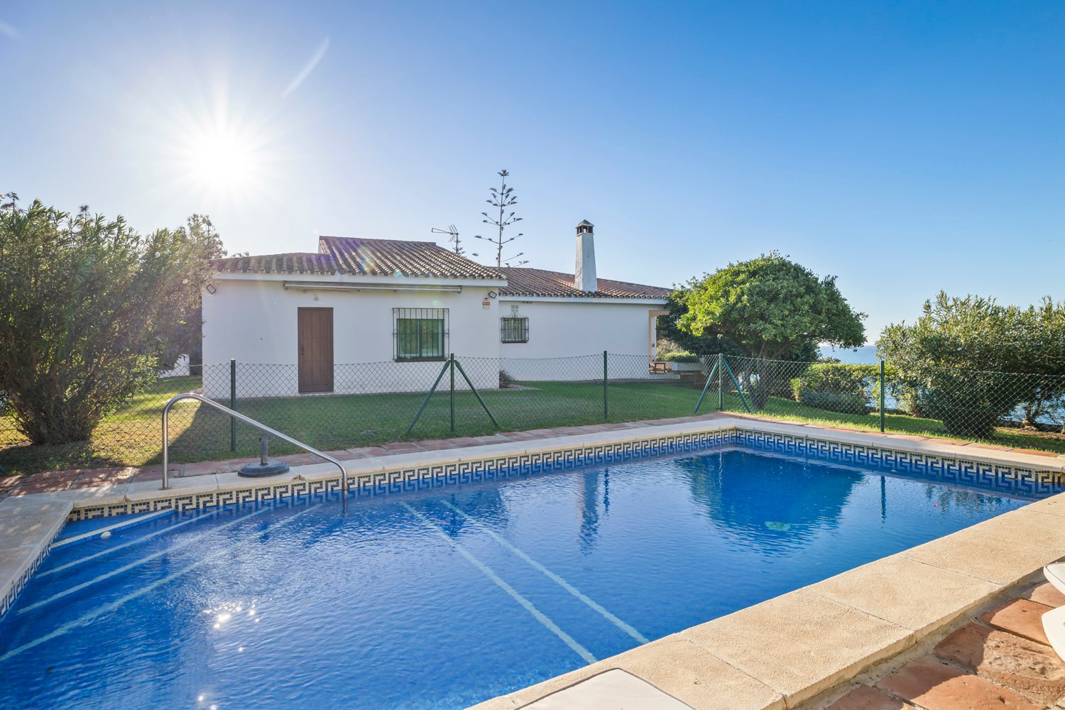 Villa independiente, piscina y jardín, 3 minutos de la playa, orientación oeste, terraza 58m2