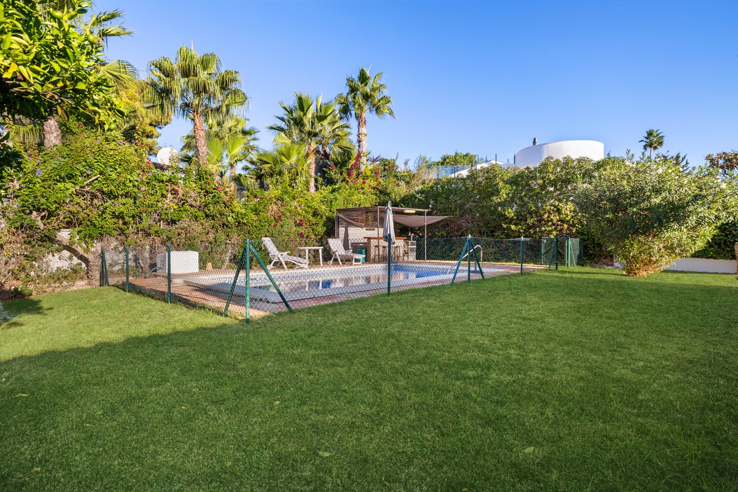 Villa independiente, piscina y jardín, 3 minutos de la playa, orientación oeste, terraza 58m2
