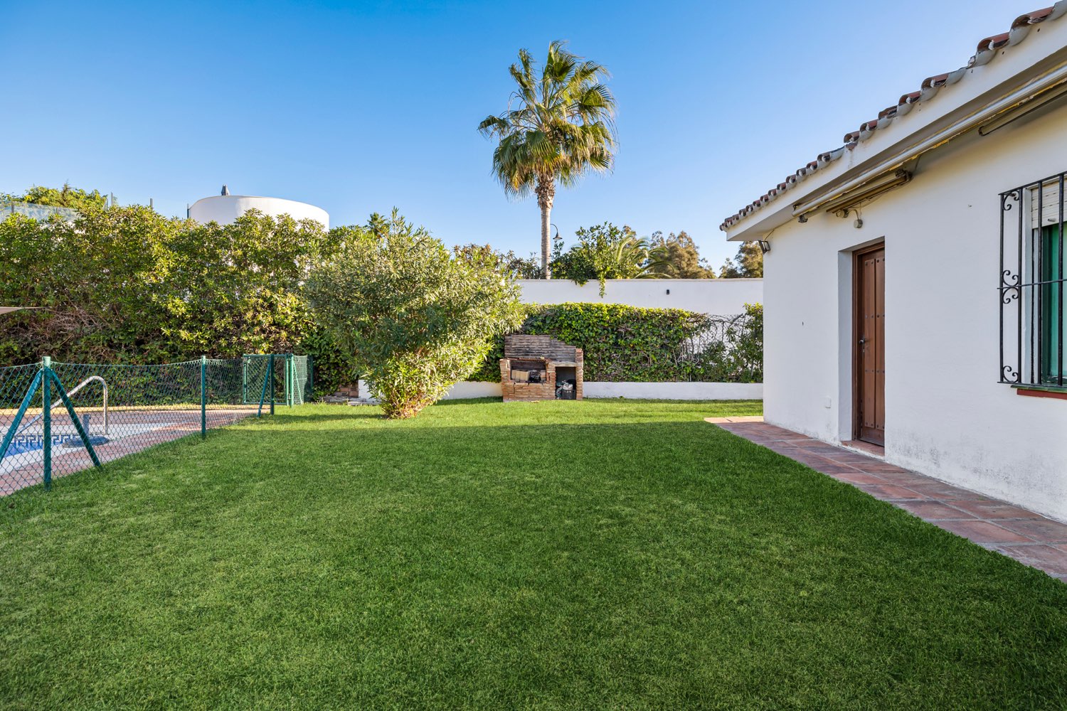 Villa independiente, piscina y jardín, 3 minutos de la playa, orientación oeste, terraza 58m2