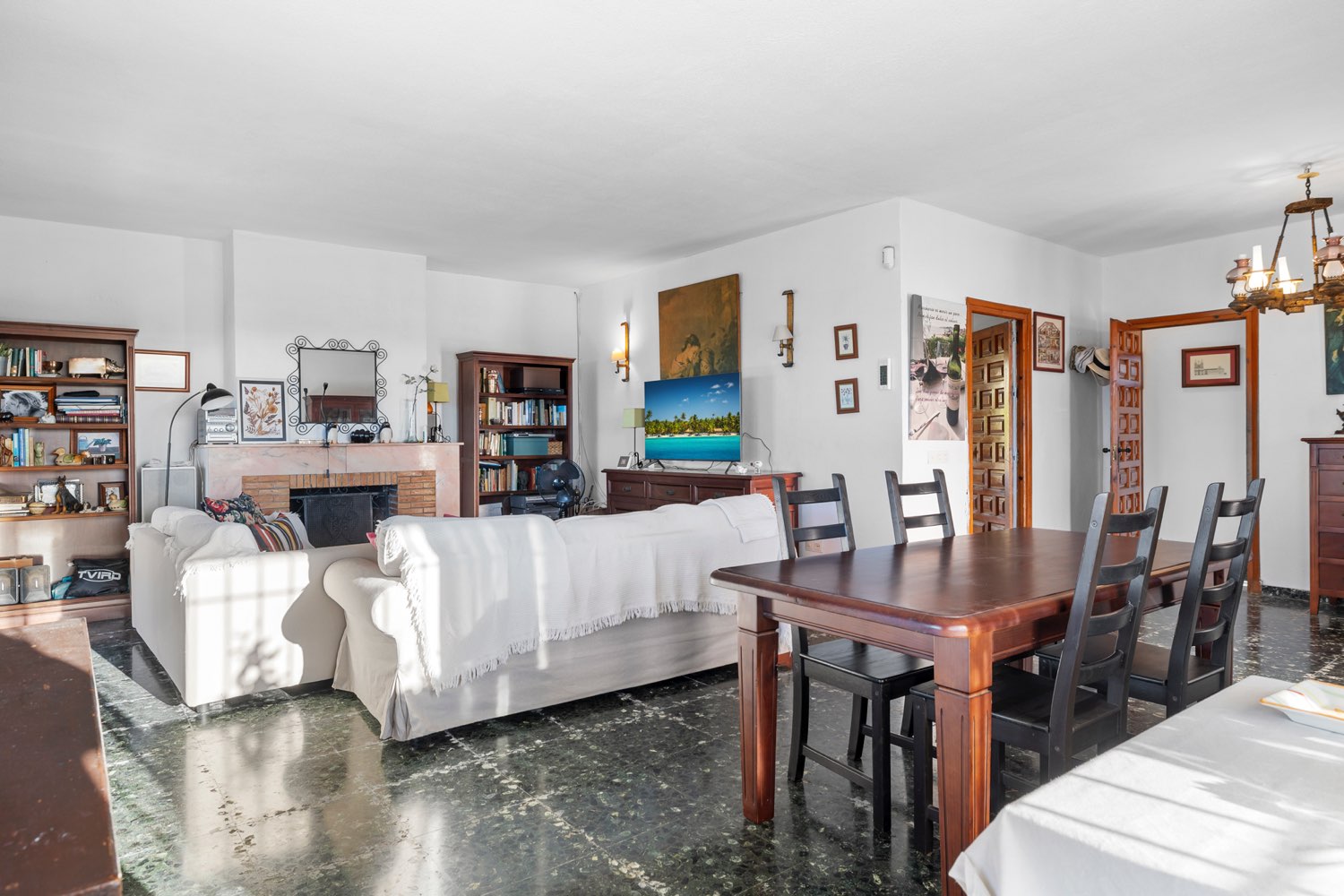 Villa independiente, piscina y jardín, 3 minutos de la playa, orientación oeste, terraza 58m2