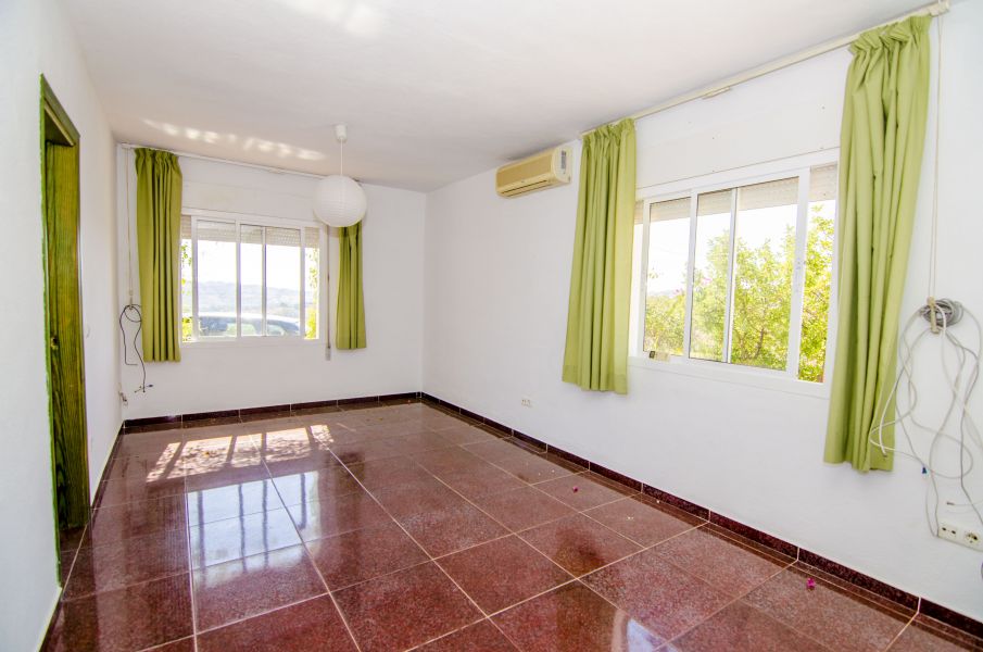PARCELA EN VENTA, ENTRERRIOS CON 3 CASAS