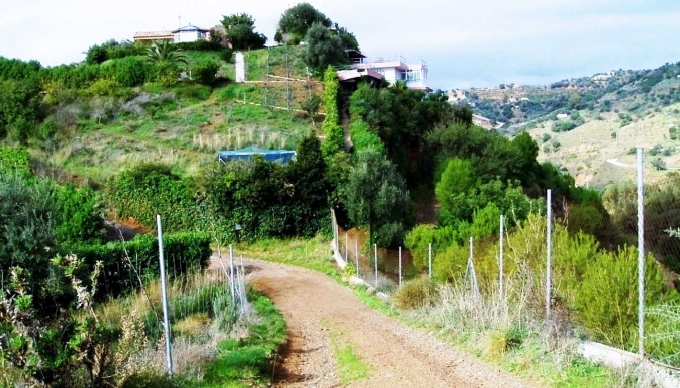 PARCELA EN VENTA, ENTRERRIOS CON 3 CASAS