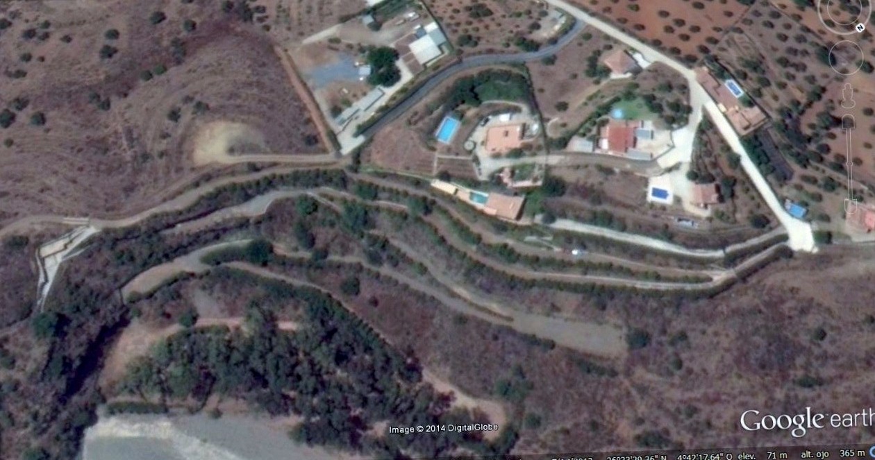 PARCELA EN VENTA, ENTRERRIOS CON 3 CASAS