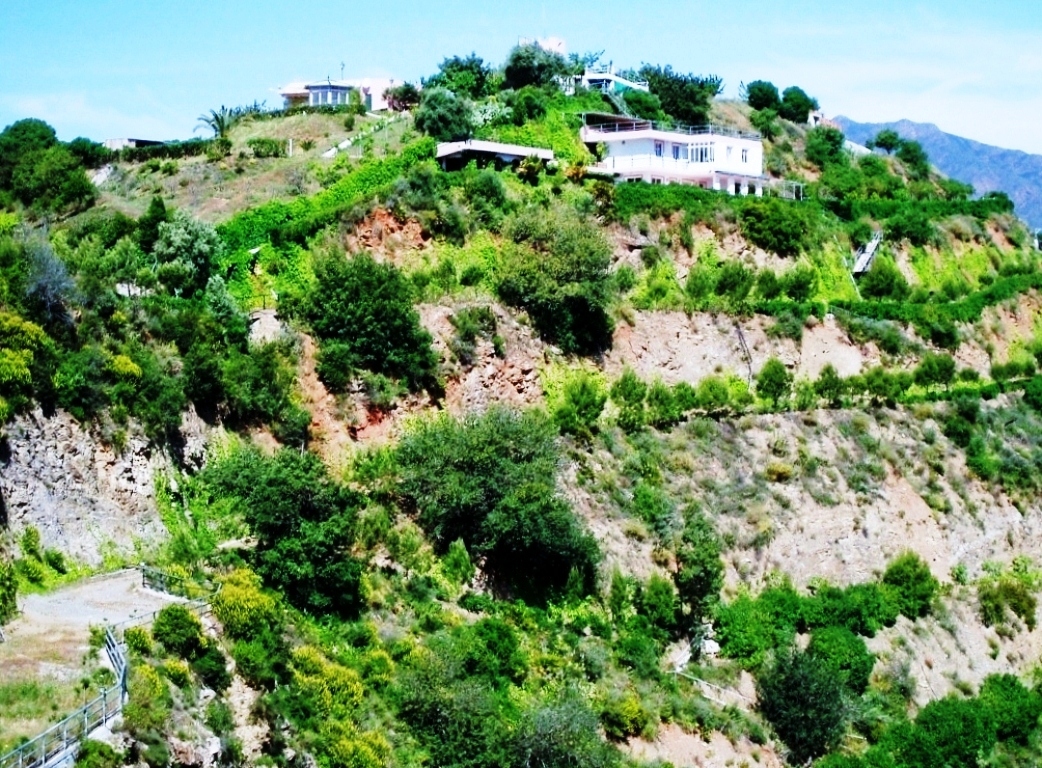 PARCELA EN VENTA, ENTRERRIOS CON 3 CASAS