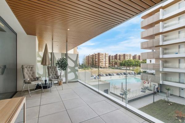Piso Lujo, Junto al Mar, Piscina, 2 Parking, Trastero.